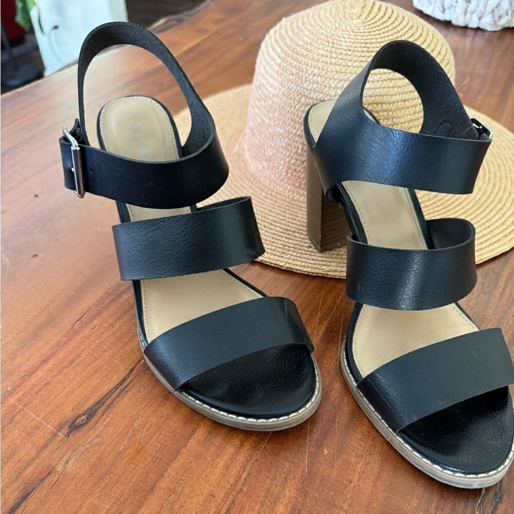 Old Navy 3 Strap Black Heels with large silver buckle EUC SZ 9.5